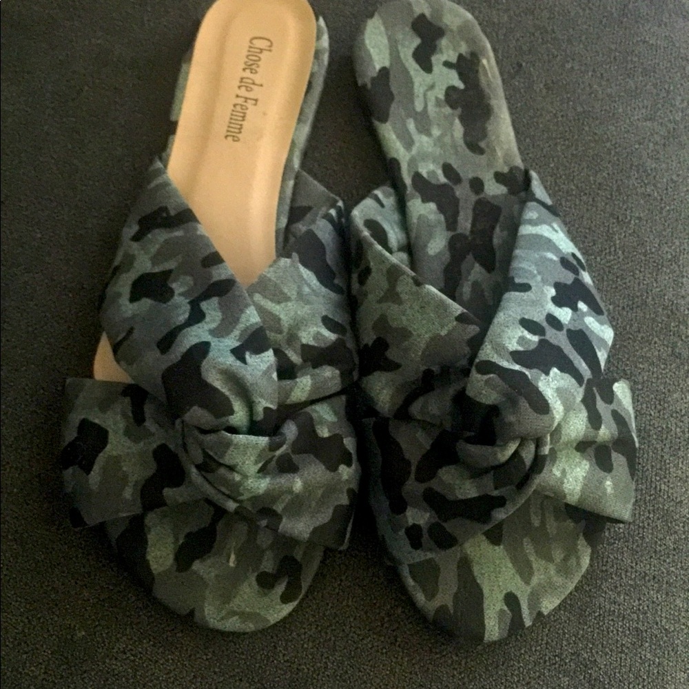 De Femme flat camouflage slippers